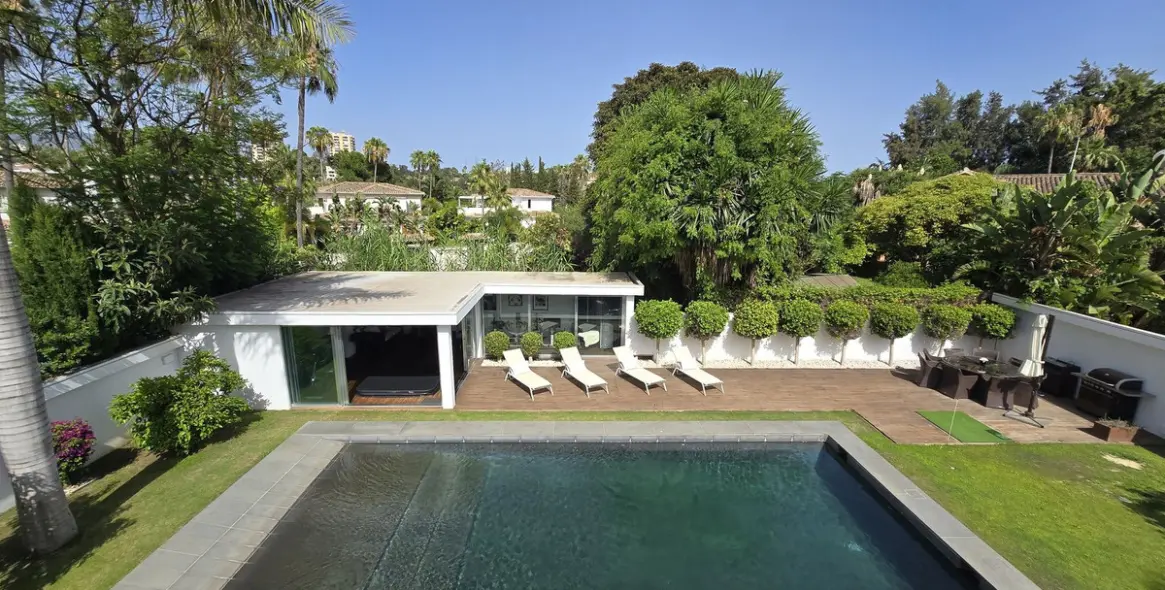 Venta de villa independiente en Nueva Andalucía 2