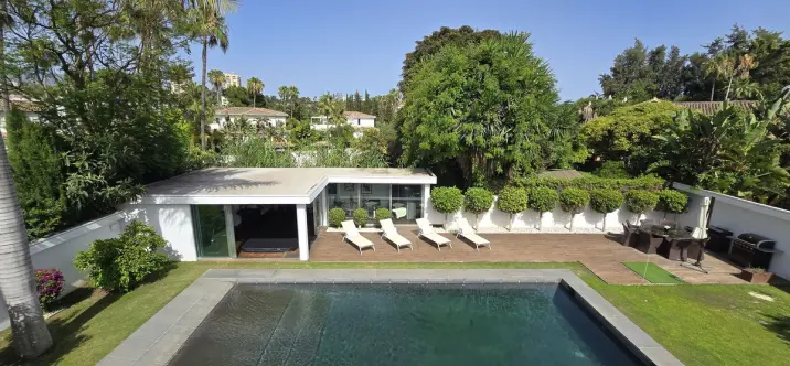 Venta de villa independiente en Nueva Andalucía 1