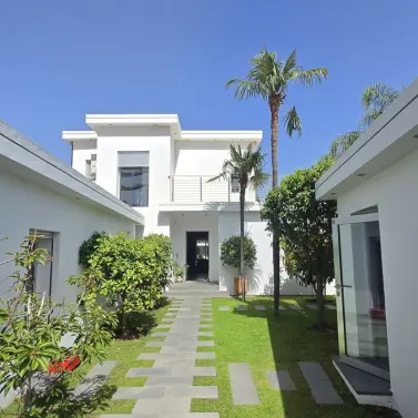 Venta de villa independiente en Nueva Andalucía