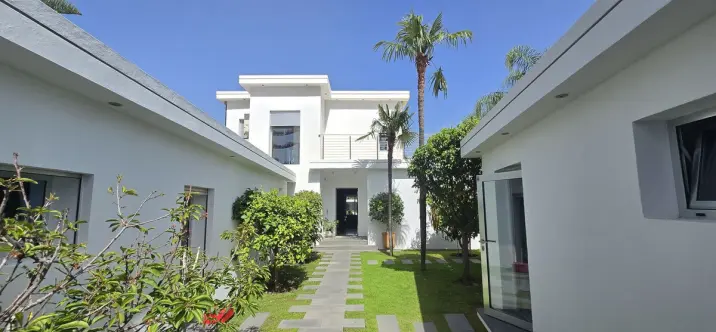 Venta de villa independiente en Nueva Andalucía 2