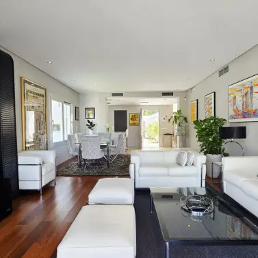 Venta de villa independiente en Nueva Andalucía