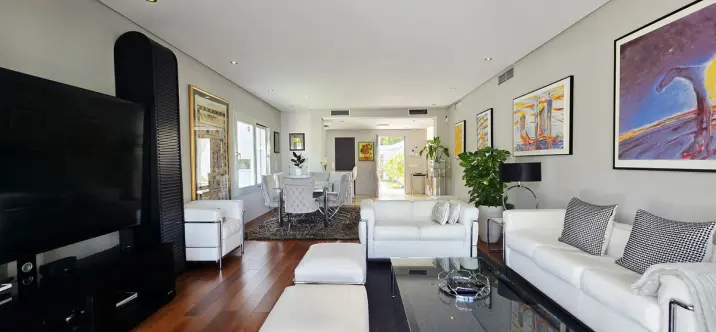 Venta de villa independiente en Nueva Andalucía 3