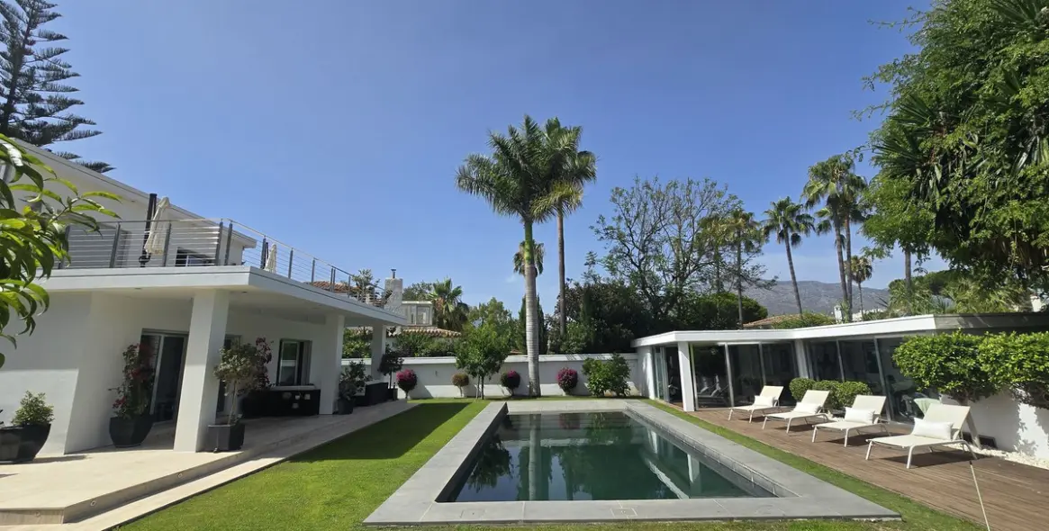 Venta de villa independiente en Nueva Andalucía 7