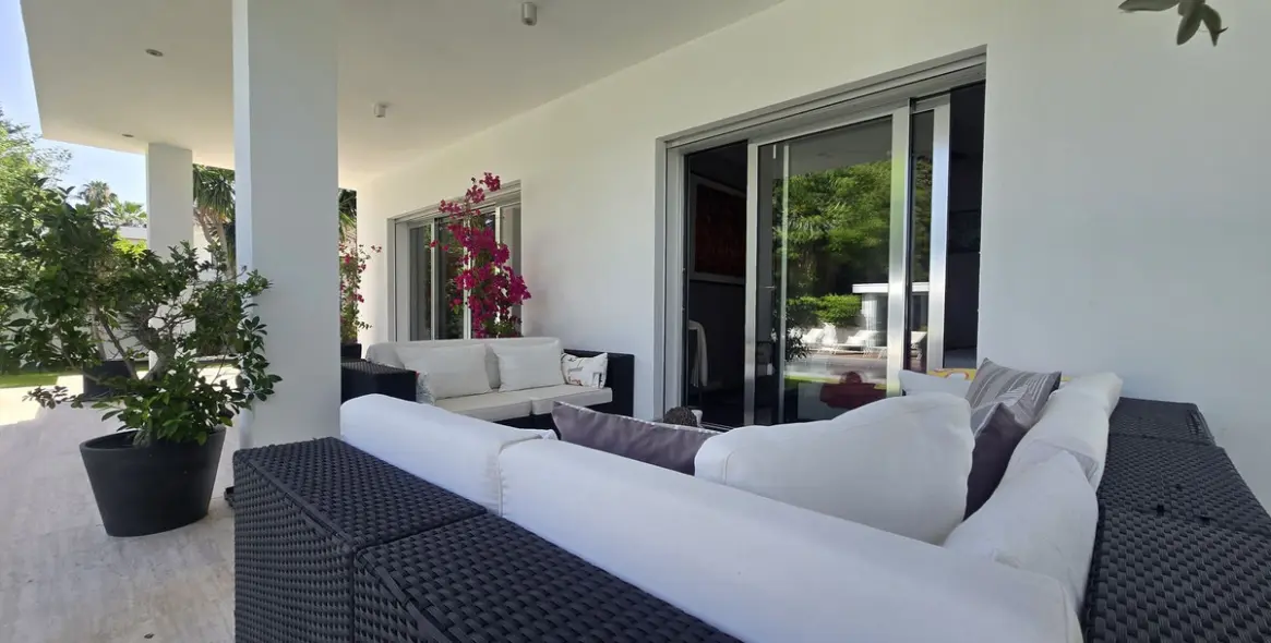 Venta de villa independiente en Nueva Andalucía 9