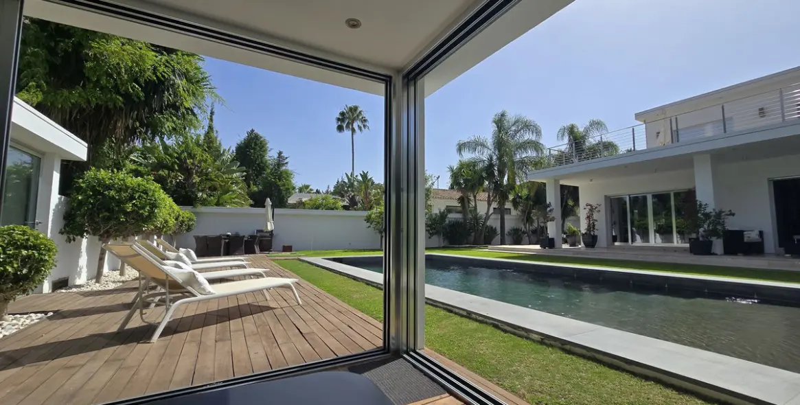 Venta de villa independiente en Nueva Andalucía 11