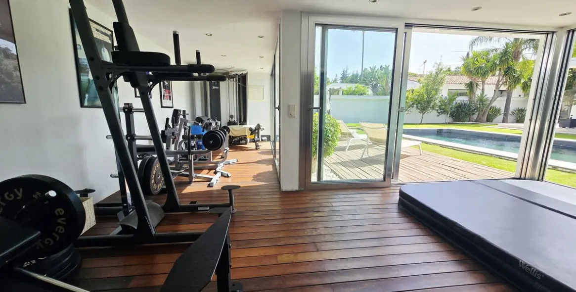 Venta de villa independiente en Nueva Andalucía 12