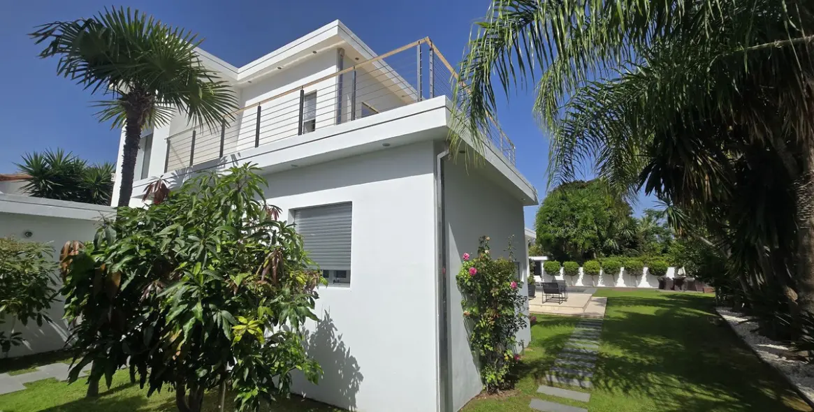 Venta de villa independiente en Nueva Andalucía 27