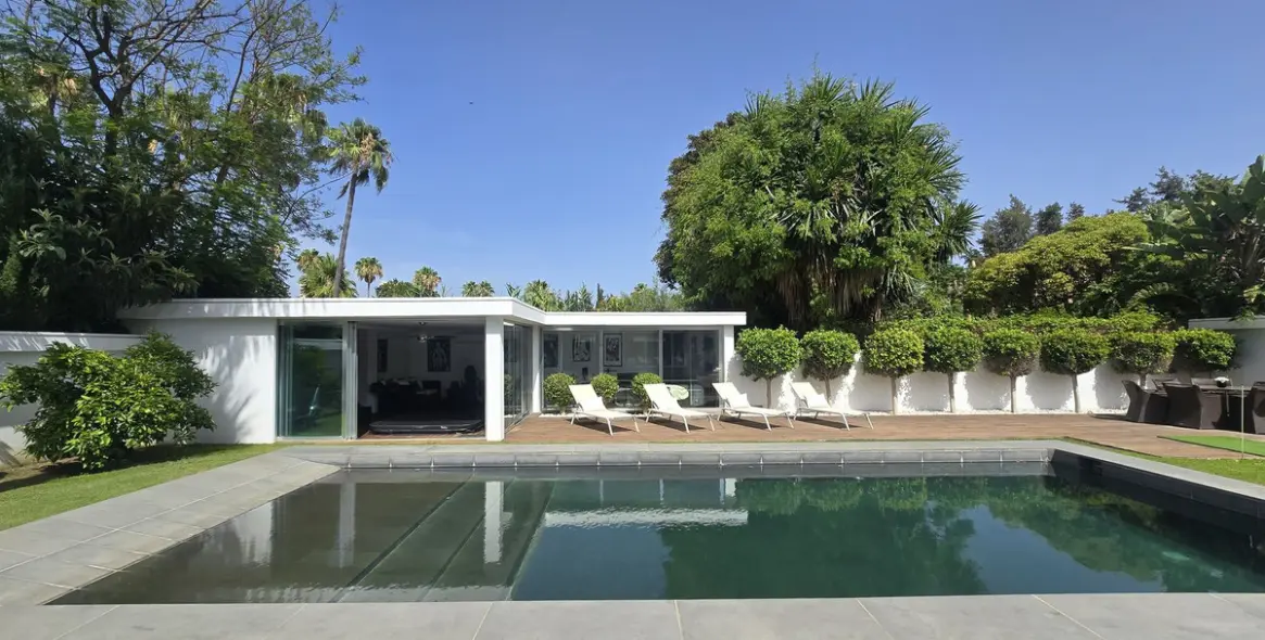 Venta de villa independiente en Nueva Andalucía 28