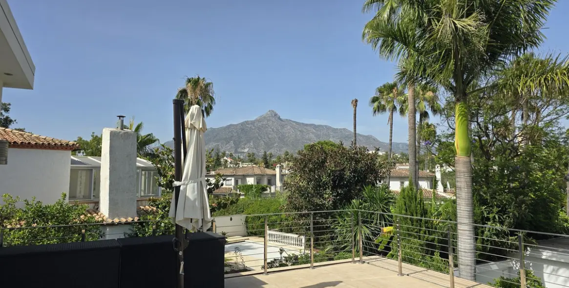 Venta de villa independiente en Nueva Andalucía 50