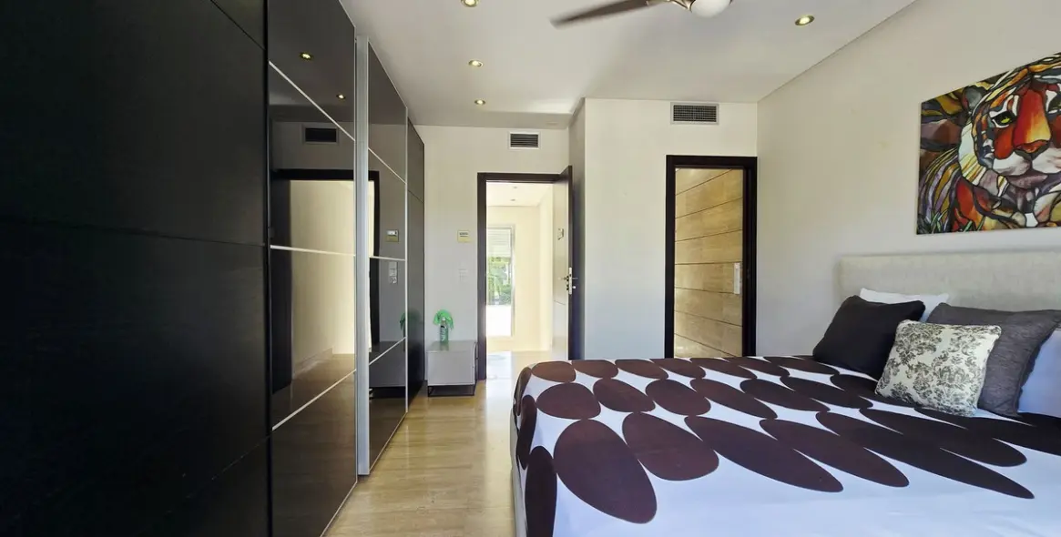 Venta de villa independiente en Nueva Andalucía 52