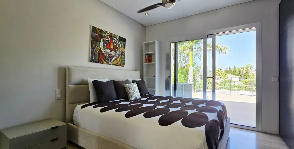 Venta de villa independiente en Nueva Andalucía 54