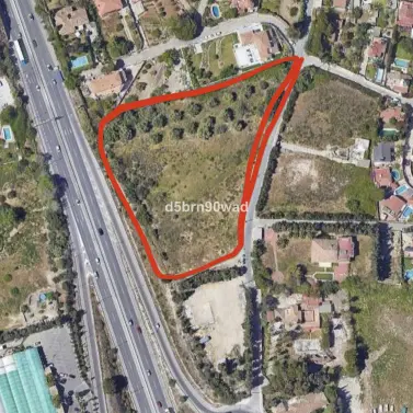 Venta de parcela comercial en Marbella