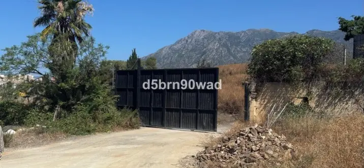 Venta de parcela comercial en Marbella 0