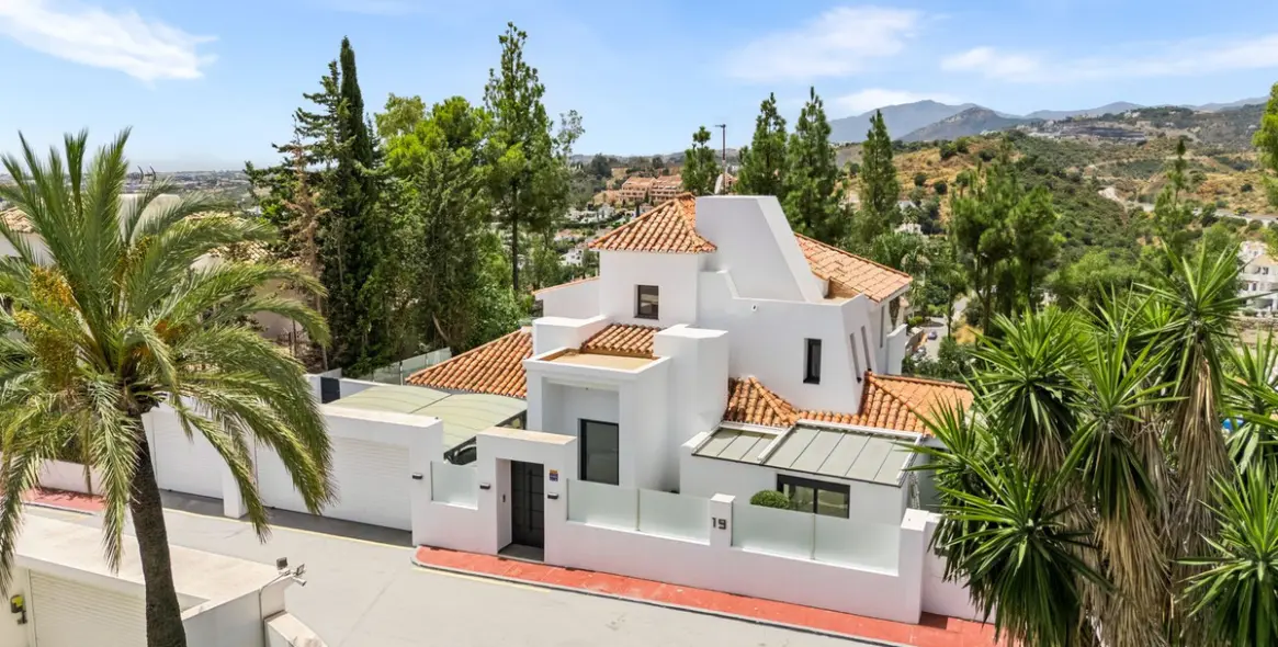 Продажа  отдельно стоящей виллы в Nueva Andalucía 3