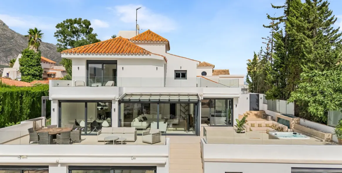 Продажа  отдельно стоящей виллы в Nueva Andalucía 4