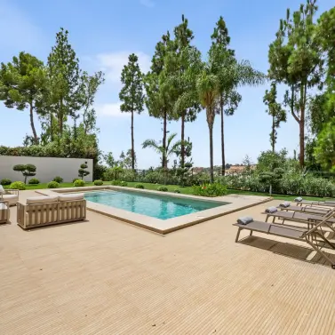 Venta de villa independiente en Nueva Andalucía