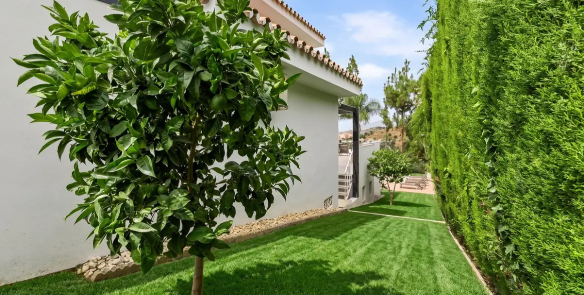 Продажа  отдельно стоящей виллы в Nueva Andalucía 128
