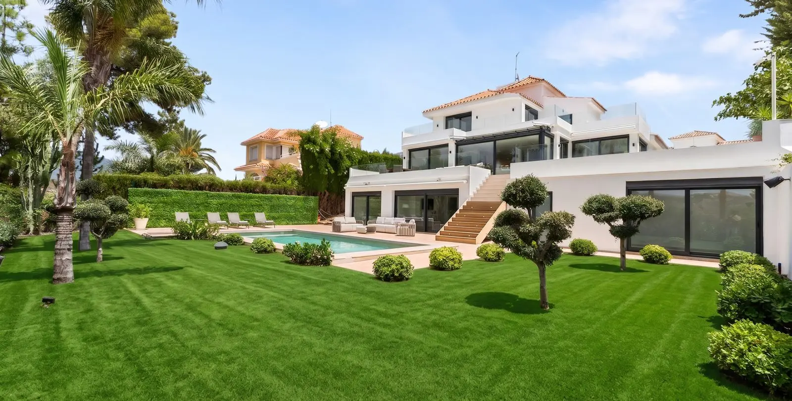 Продажа  отдельно стоящей виллы в Nueva Andalucía 7