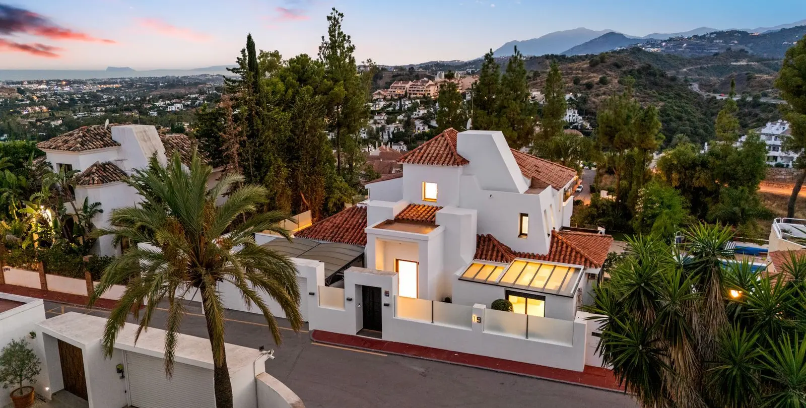 Продажа  отдельно стоящей виллы в Nueva Andalucía 28