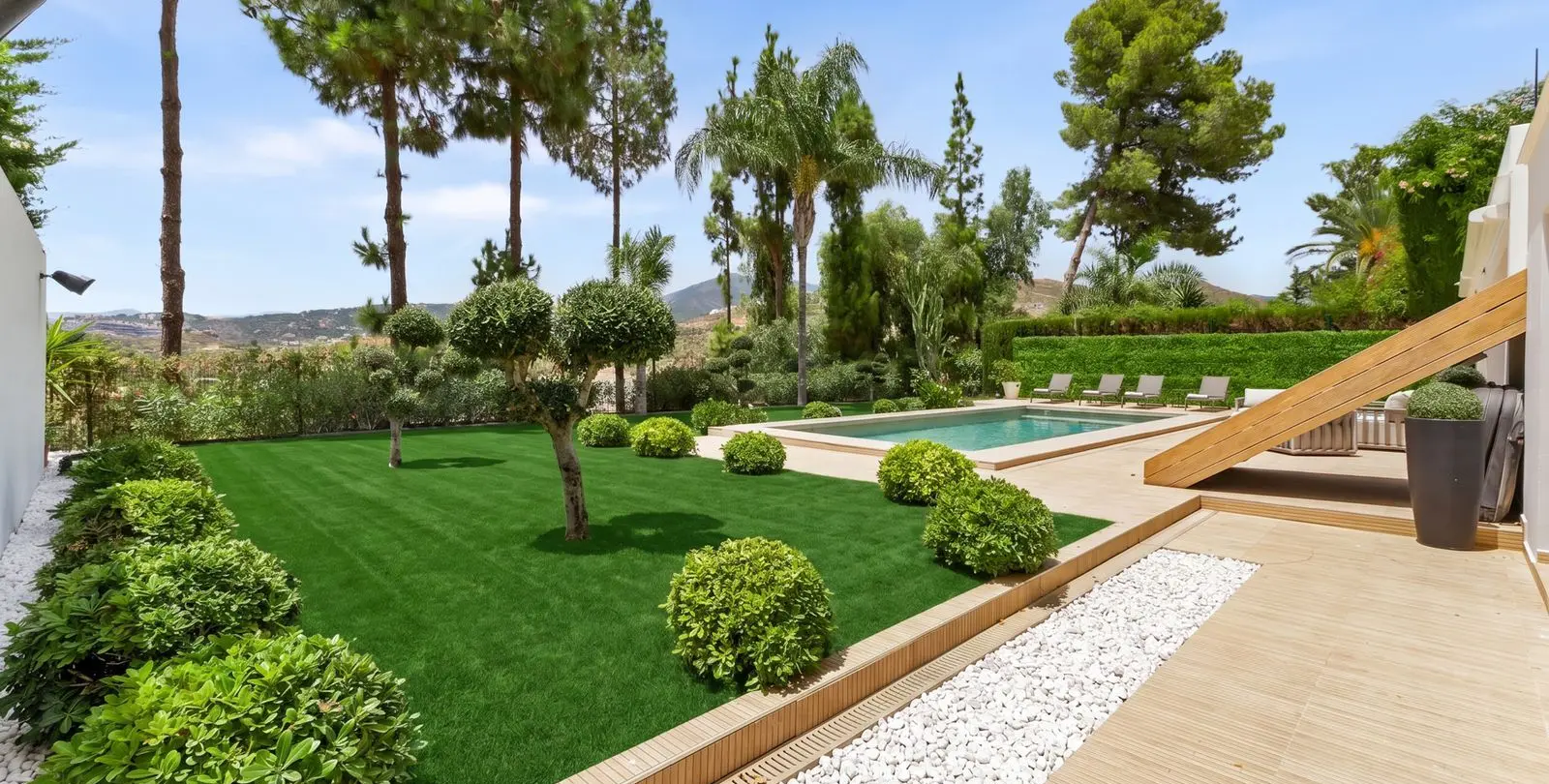 Продажа  отдельно стоящей виллы в Nueva Andalucía 79