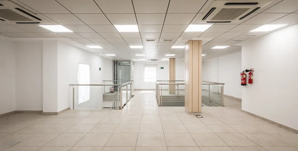 Long-term rent of commercial premises in Puerto Banús 3