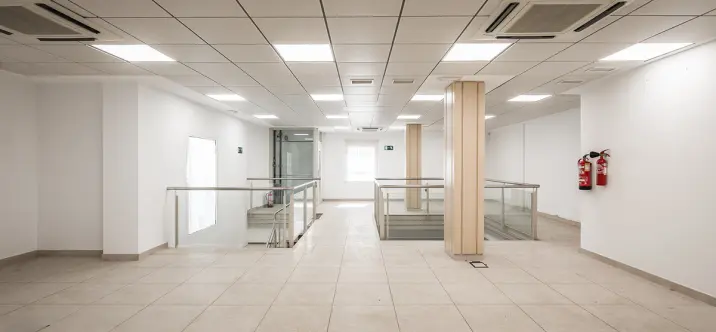 Long-term rent of commercial premises in Puerto Banús 2