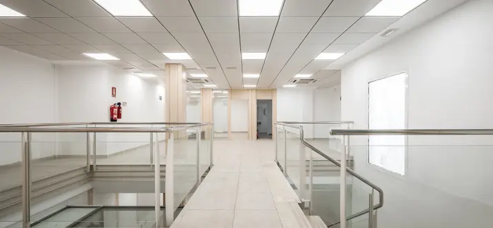 Long-term rent of commercial premises in Puerto Banús 3