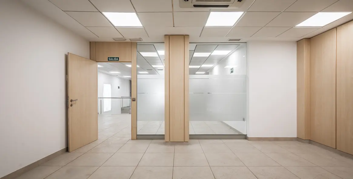 Long-term rent of commercial premises in Puerto Banús 8
