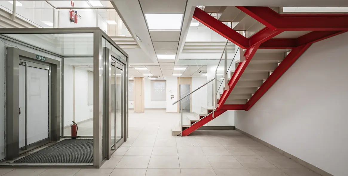Long-term rent of commercial premises in Puerto Banús 10