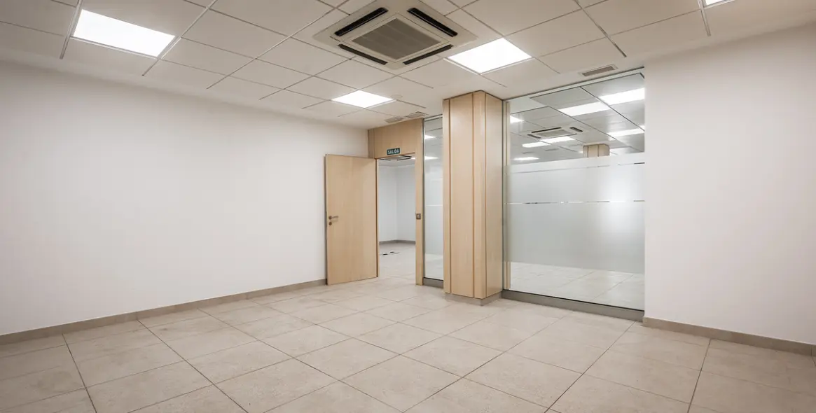 Long-term rent of commercial premises in Puerto Banús 13