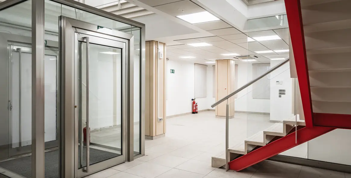Long-term rent of commercial premises in Puerto Banús 14