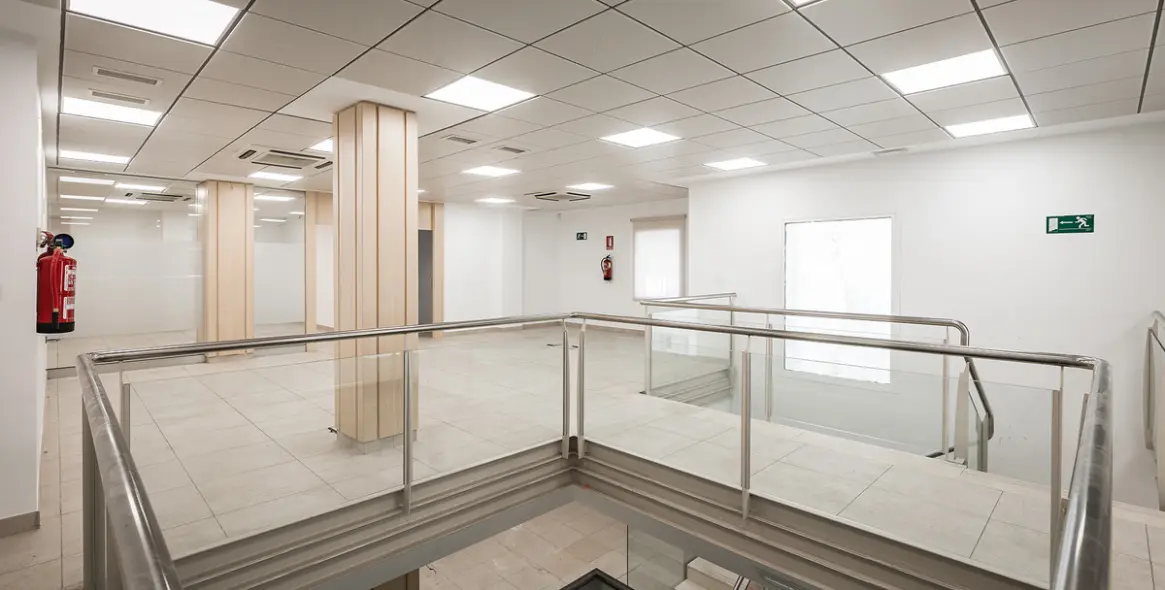Long-term rent of commercial premises in Puerto Banús 15