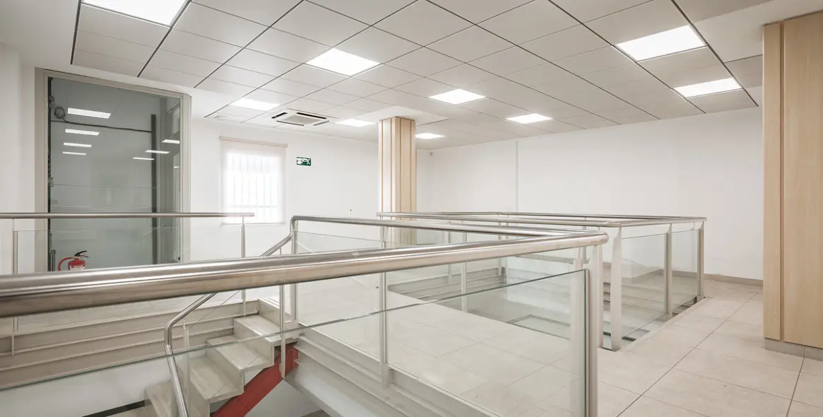 Long-term rent of commercial premises in Puerto Banús 16