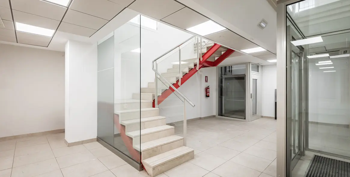 Long-term rent of commercial premises in Puerto Banús 17