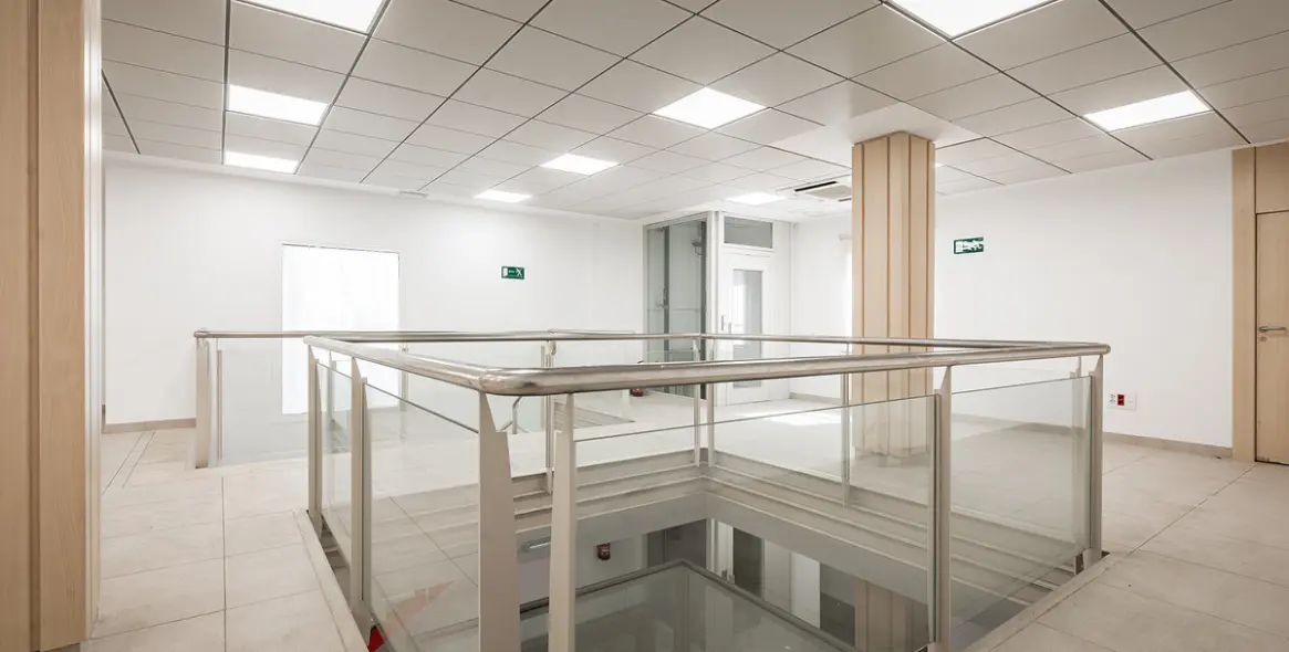 Long-term rent of commercial premises in Puerto Banús 19