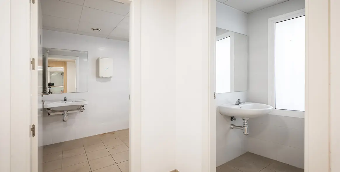 Long-term rent of commercial premises in Puerto Banús 22