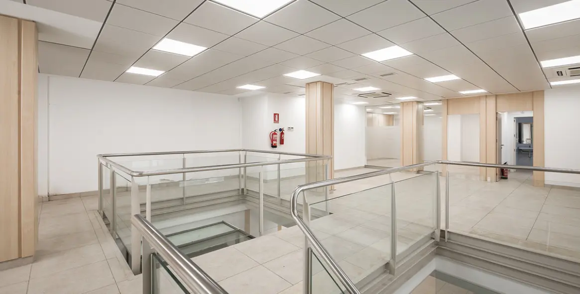 Long-term rent of commercial premises in Puerto Banús 23
