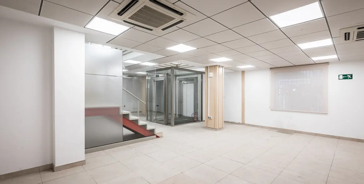 Long-term rent of commercial premises in Puerto Banús 25
