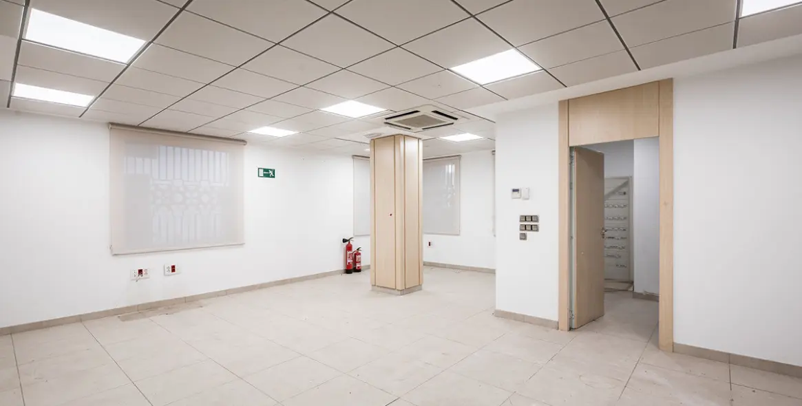 Long-term rent of commercial premises in Puerto Banús 26