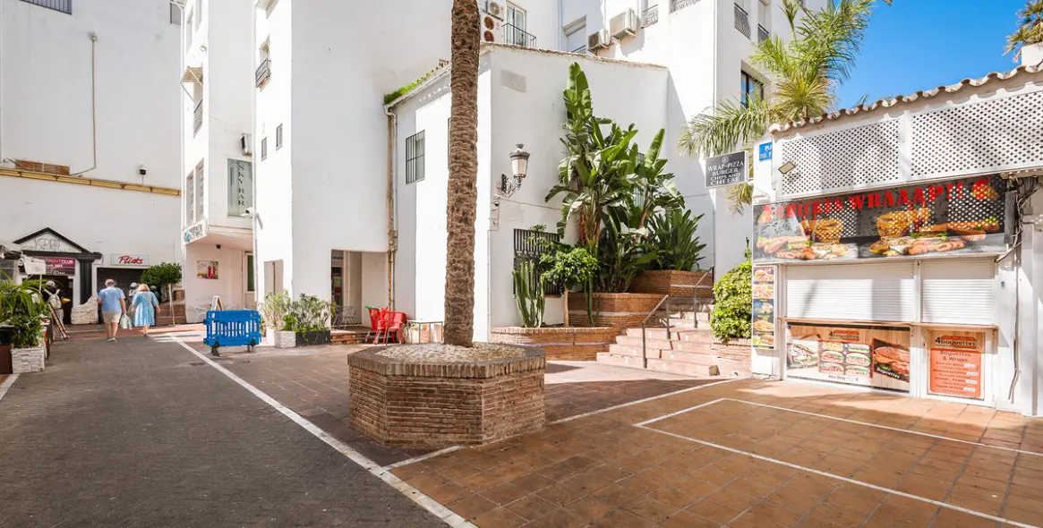 Long-term rent of commercial premises in Puerto Banús 31