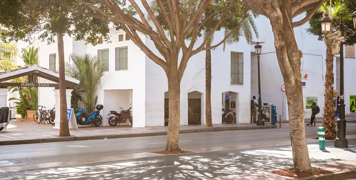Long-term rent of commercial premises in Puerto Banús 42