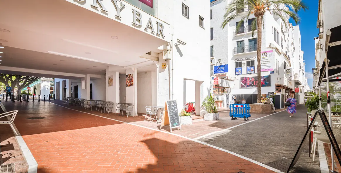 Long-term rent of commercial premises in Puerto Banús 48