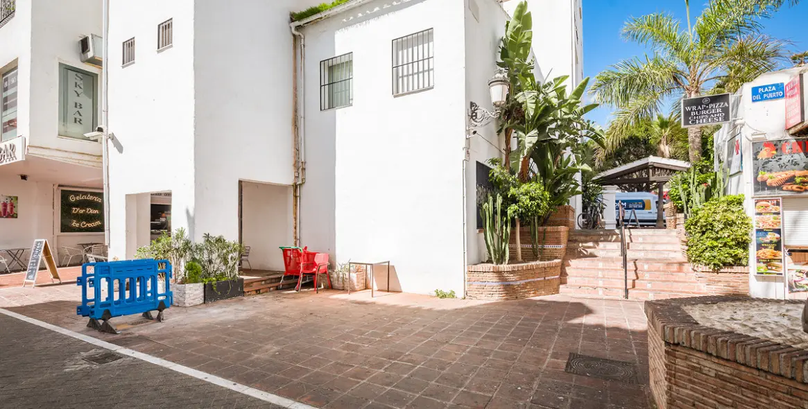 Long-term rent of commercial premises in Puerto Banús 49