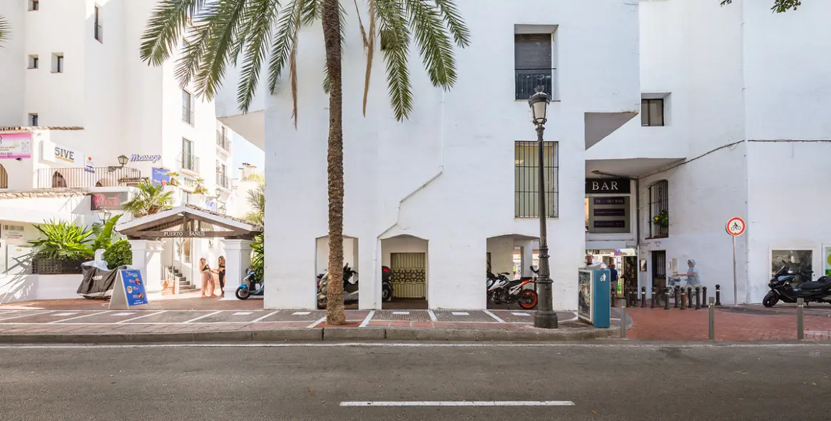 Long-term rent of commercial premises in Puerto Banús 51