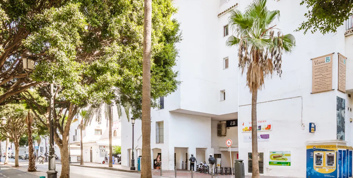 Long-term rent of commercial premises in Puerto Banús 62