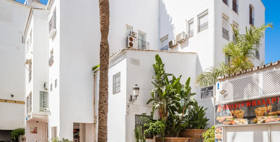 Long-term rent of commercial premises in Puerto Banús 64