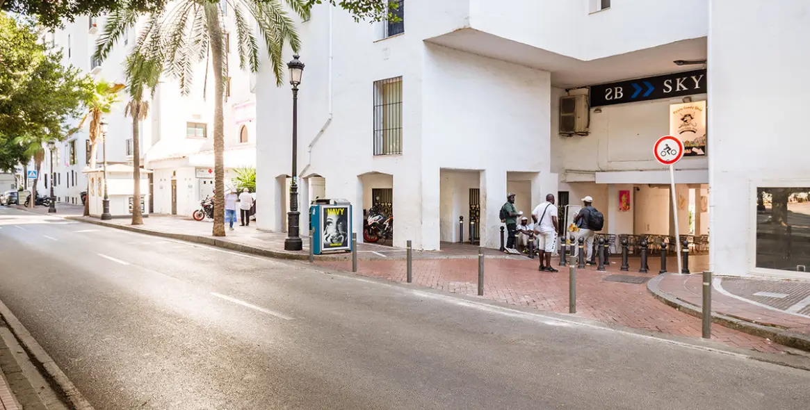 Long-term rent of commercial premises in Puerto Banús 65