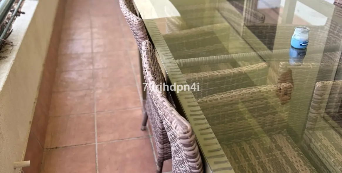 Sale of middle floor apartment in Málaga 2