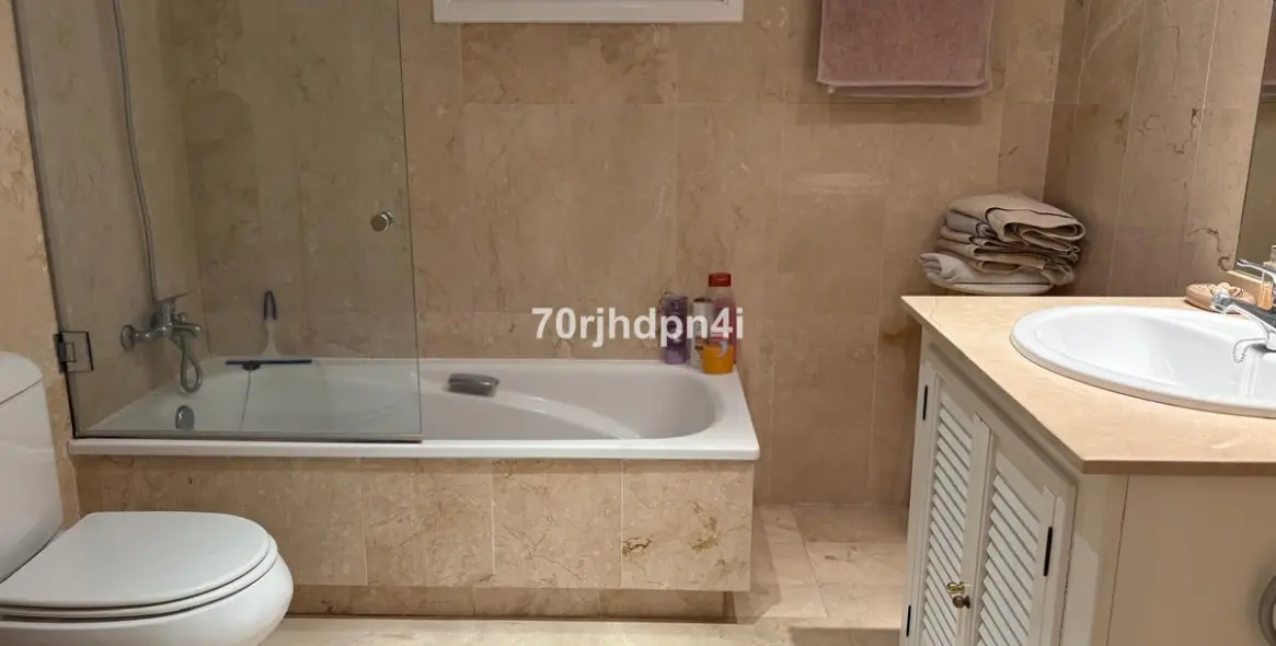Sale of middle floor apartment in Málaga 7