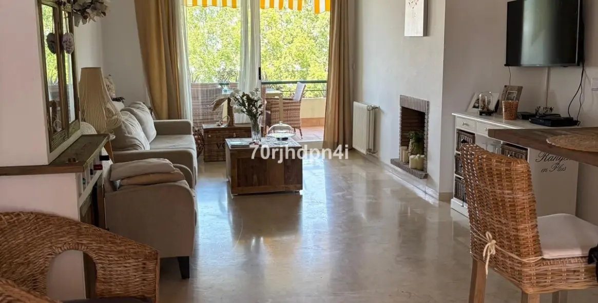 Sale of middle floor apartment in Málaga 8